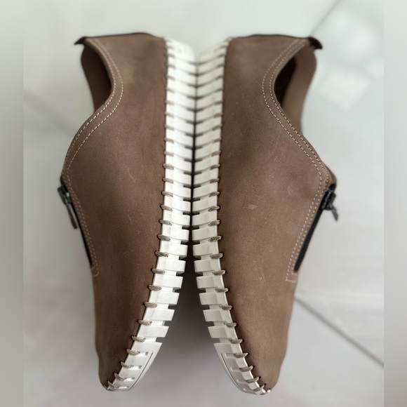 Eric Michael Marlo Slip-On Sneakers Sz 38 (US 7.5)Cafe Distressed Nubuck Leather - Picture 9 of 11